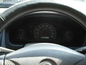 2002 Nissan Sunny Photos