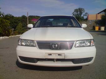 2002 Nissan Sunny Pictures