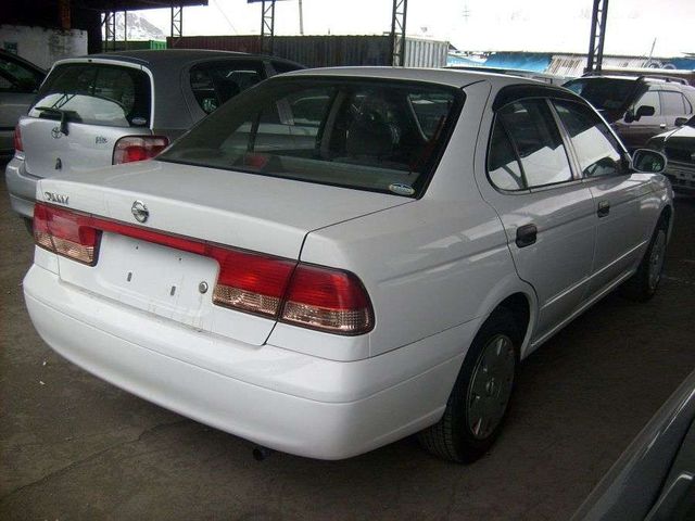 2003 Nissan Sunny