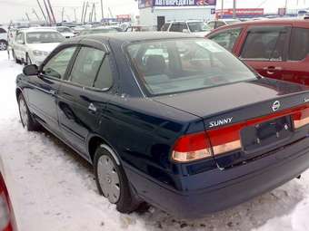 2003 Nissan Sunny Pictures