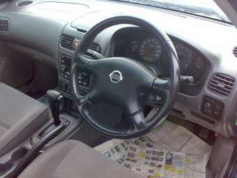 2003 Nissan Sunny Photos