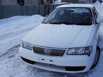 2003 Nissan Sunny Pictures