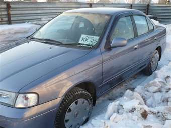 2003 Nissan Sunny Photos