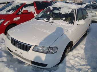 2003 Nissan Sunny Pictures
