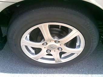 2003 Nissan Sunny Photos