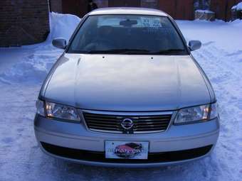 2003 Nissan Sunny Pictures