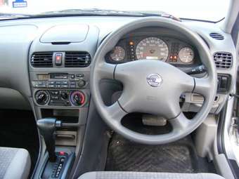 2003 Nissan Sunny Photos