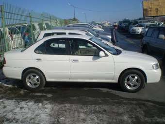 2003 Nissan Sunny Pictures