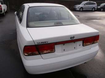 2003 Nissan Sunny Photos
