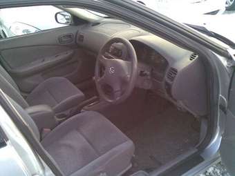 2003 Nissan Sunny Photos