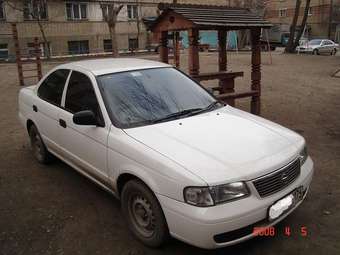 2003 Nissan Sunny Photos