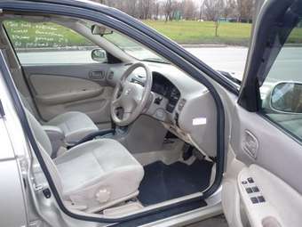 2003 Nissan Sunny Pictures