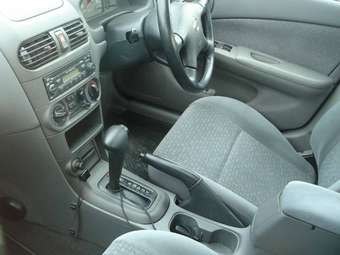 2003 Nissan Sunny Photos