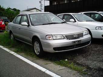 2003 Nissan Sunny Pictures