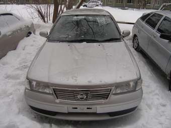 2003 Nissan Sunny Pictures