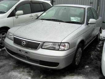 2003 Nissan Sunny Pictures