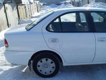 2003 Nissan Sunny Wallpapers