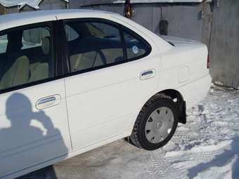 2003 Nissan Sunny Pictures