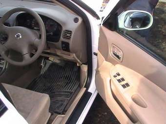 2003 Nissan Sunny Wallpapers