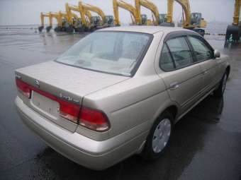 2003 Nissan Sunny Pictures