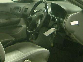 2003 Nissan Sunny Pictures