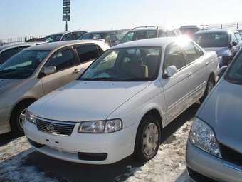 2003 Nissan Sunny Photos