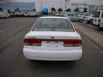 2003 Nissan Sunny Pictures