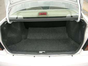 2003 Nissan Sunny Photos