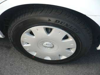 2003 Nissan Sunny Photos