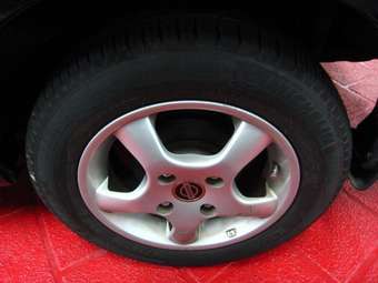 2003 Nissan Sunny Pictures