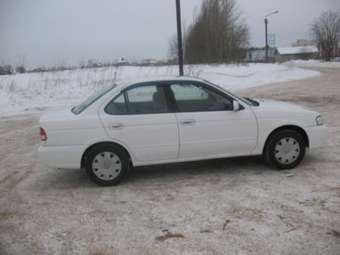 2003 Nissan Sunny Pictures