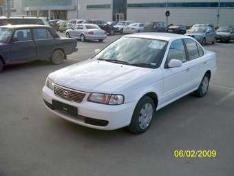 2003 Nissan Sunny Photos