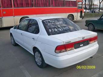 2003 Nissan Sunny Pictures