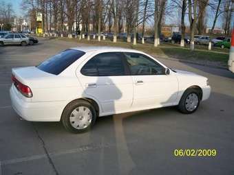 2003 Nissan Sunny Pictures
