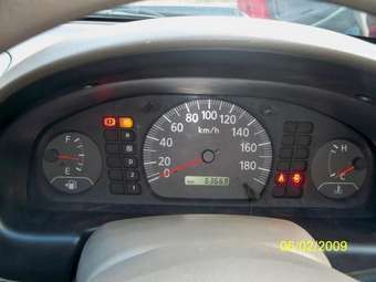 2003 Nissan Sunny Pictures