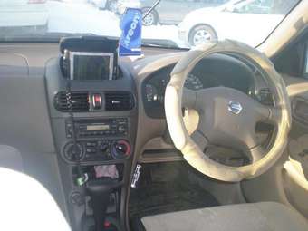 2003 Nissan Sunny Photos