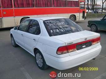 2003 Nissan Sunny Pictures