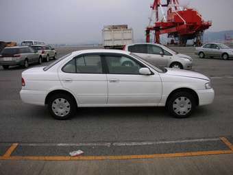 2003 Nissan Sunny Photos