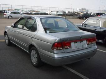 2003 Nissan Sunny Pictures
