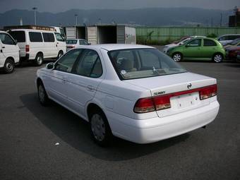 2003 Nissan Sunny Pictures