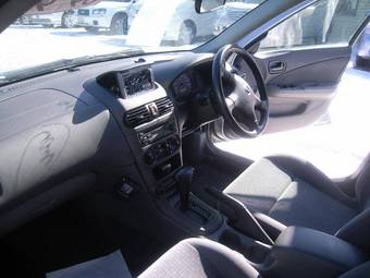 2003 Nissan Sunny Pictures