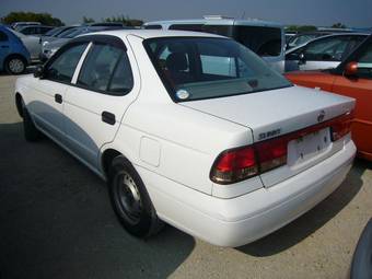 2003 Nissan Sunny Photos