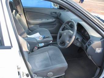 2003 Nissan Sunny Pictures