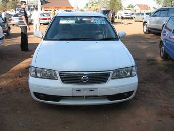 2003 Nissan Sunny Pictures