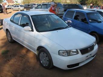 2003 Nissan Sunny Photos