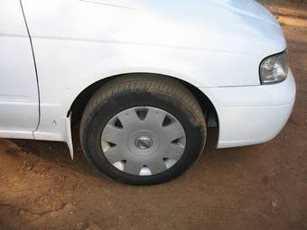 2003 Nissan Sunny Photos