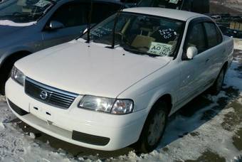 2003 Nissan Sunny Pictures