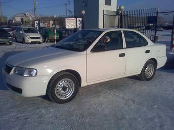 2003 Nissan Sunny Photos