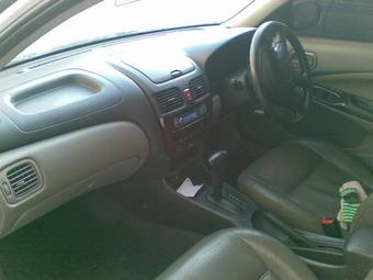 2003 Nissan Sunny Pictures
