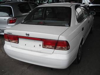 2003 Nissan Sunny Pictures
